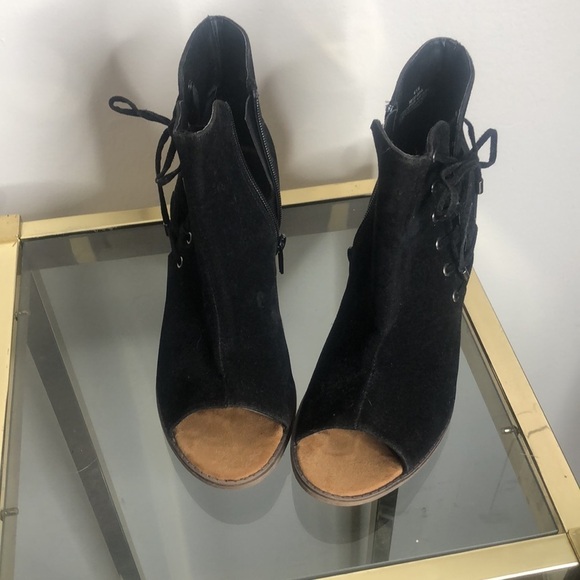 Maurice’s black faux suede tie up peep to ankle bootie size 6.5 - Picture 2 of 10